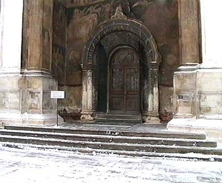 Общий вид западного крыльца собора после реконструкции