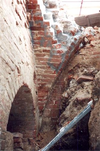 Сохранившийся фрагмент вновь раскрытой палаты с основанием свода