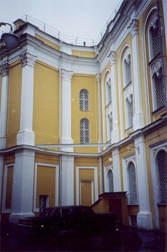 Общий вид с лесами участка дворового фасада Оружейной палаты