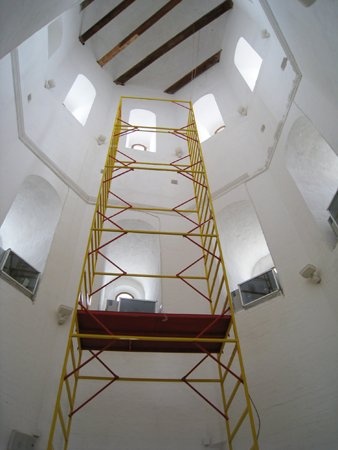 Интерьер 3-го яруса колокольни. Монтаж аудио визуальной системы