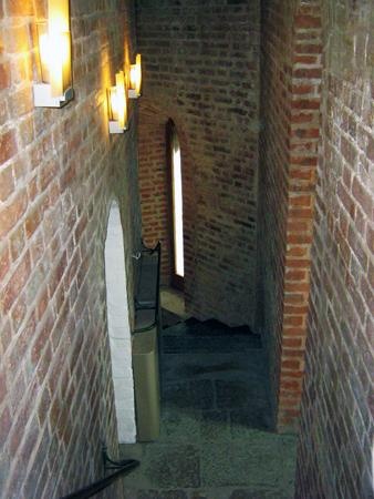 Вход с лестницы на 2-й ярус нижнего восьмерика