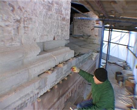 Замена разрушенных блоков в профилированном белокаменном поясе 1-го яруса звона
