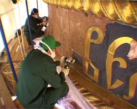 Расчистка пояса с памятной надписью от старой позолоты и фоновой окраски