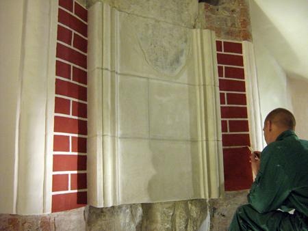 Фрагментарное восстановление первоначального цветового решения собора с окраской кирпичных стен "под кирпич"