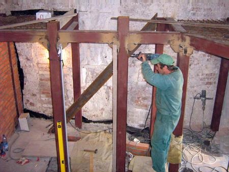 Устройство металлического каркаса балкона - хоров