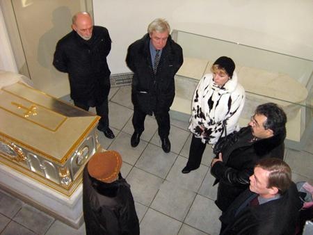 Приёмка реставрационных работ в приделе руководством музея