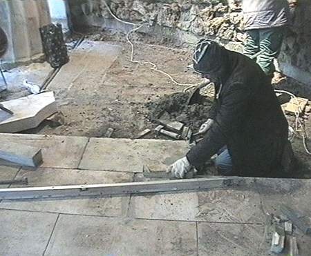 Восстановление пола из белокаменных плит в интерьере Грота