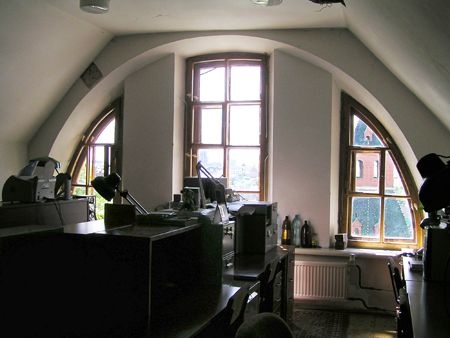 Рабочий кабинет во втором ярусе пристройки