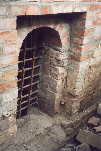 Восстановленное древнее окно палаты