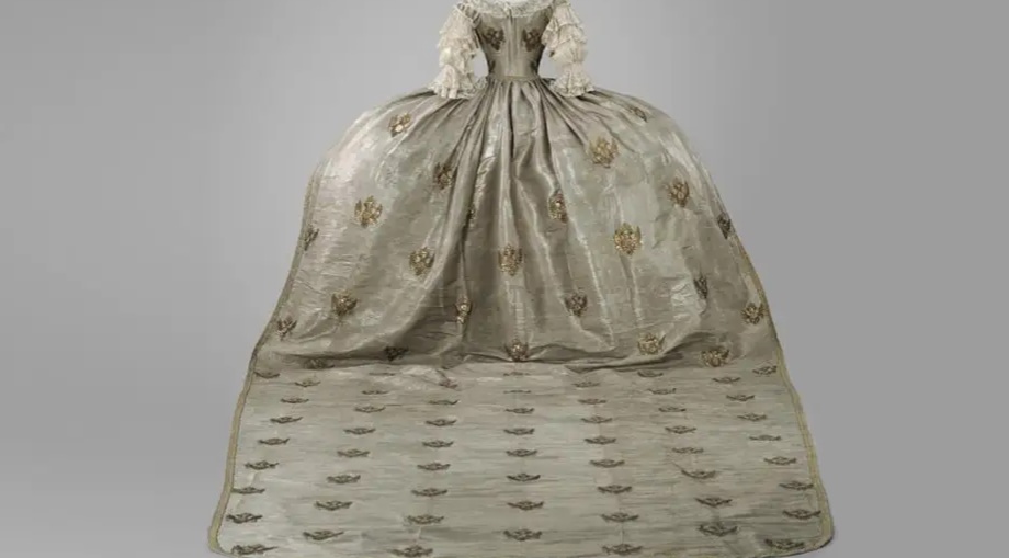 Платье коронационное императрицы Екатерины II (баннер к экскурсии).webp