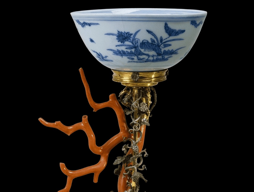 кубок с фарфоровой чашей.webp