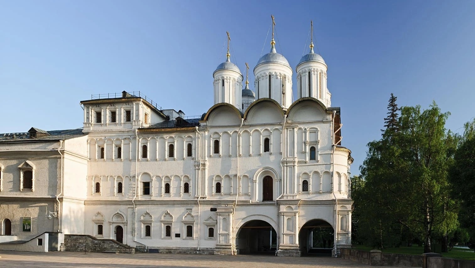Патриаршие палаты с церковью Двенадцати апостолов
